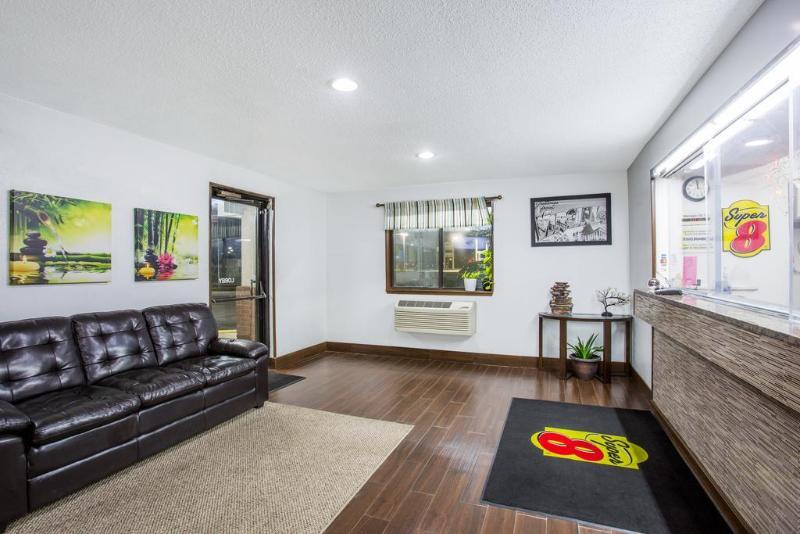 Econo Lodge Franklin Bagian luar foto