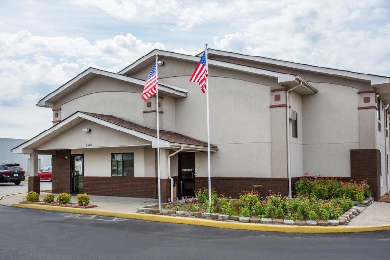Econo Lodge Franklin Bagian luar foto