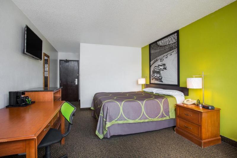 Econo Lodge Franklin Bagian luar foto