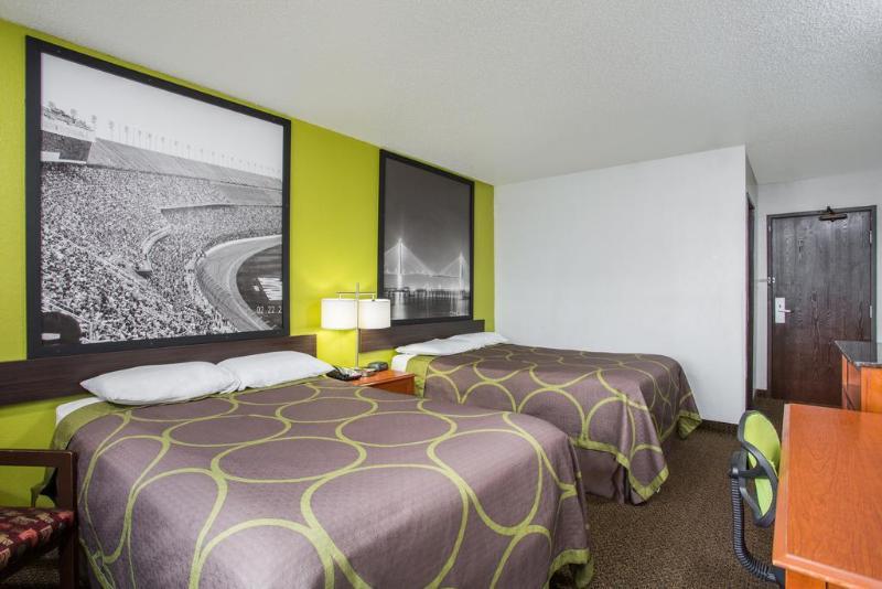 Econo Lodge Franklin Bagian luar foto